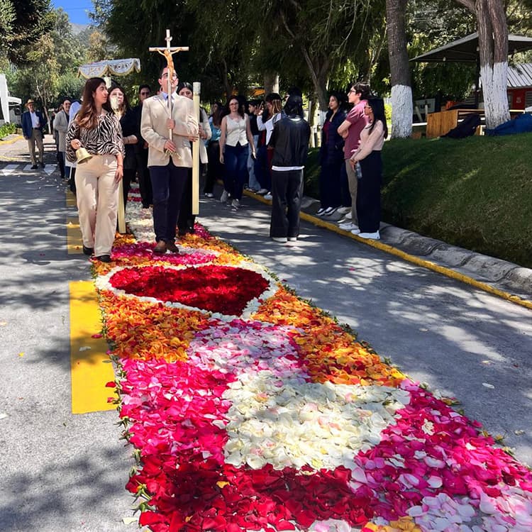 La Universidad Hemisferios celebró el Corpus Christi con una jornada de fe y comunidad