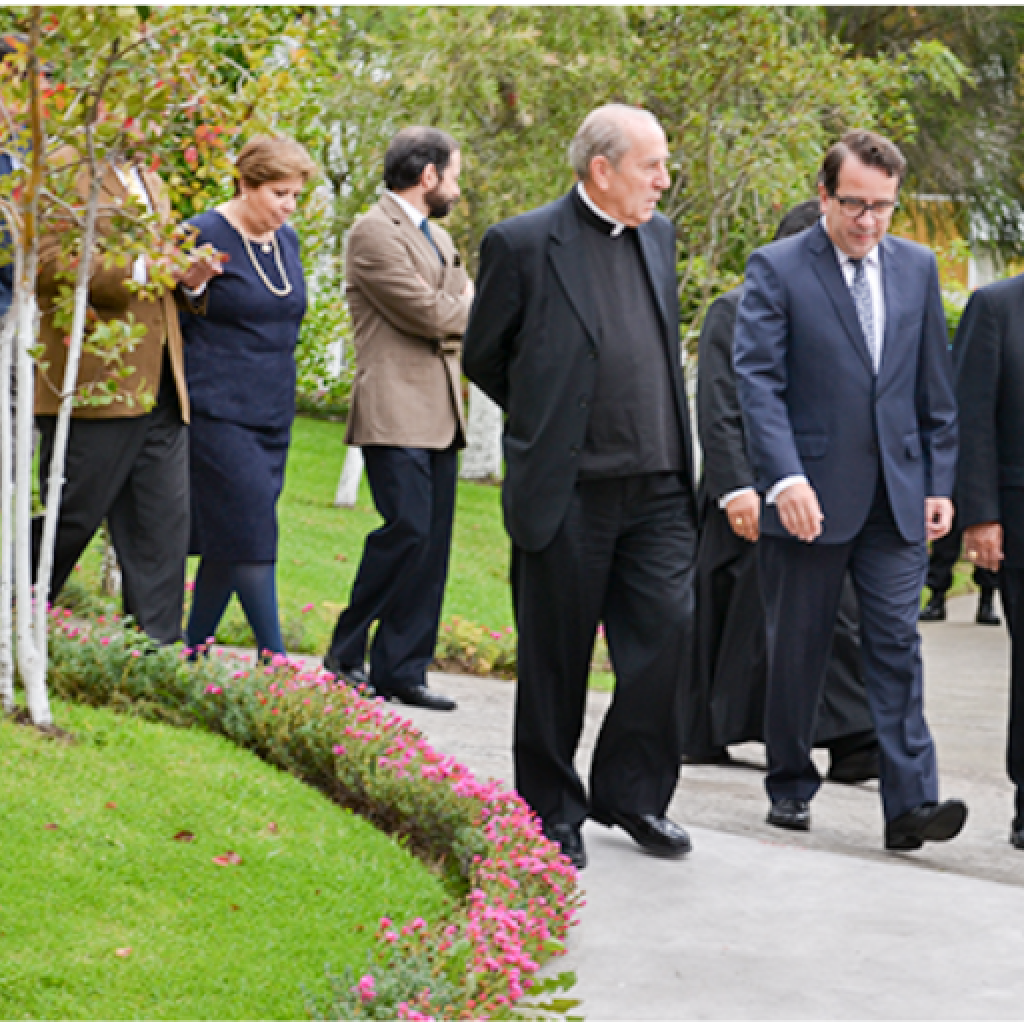 Mons. Fernando Ocáriz - Universidad Hemisferios Mons. Fernando Ocáriz