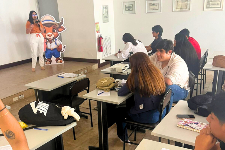 Jornada formativa Universidad Hemisferios Estudiantes De La Uhe Vivieron Una Jornada Formativa En La Bvq Jornada Formativa Universidad Hemisferios