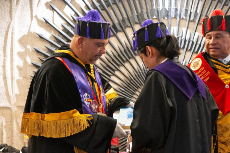 Roberto Viana Universidad Hemisferios Roberto Viana Alumni Uhe Recibe Doctorado Honoris Causa Por Su Labor Musical Y Social En Ecuador Y Paraguay Universidad Hemisferios Roberto Viana Universidad Hemisferios