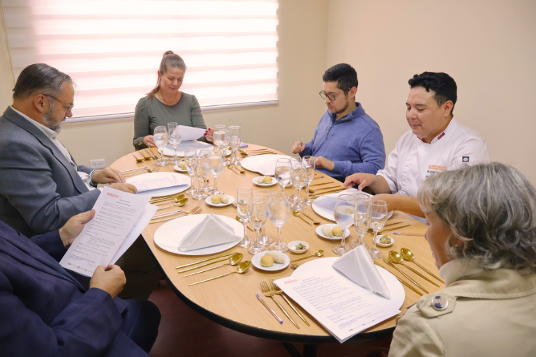 banquete libertador gastronomia UHE 4 - Universidad Hemisferios