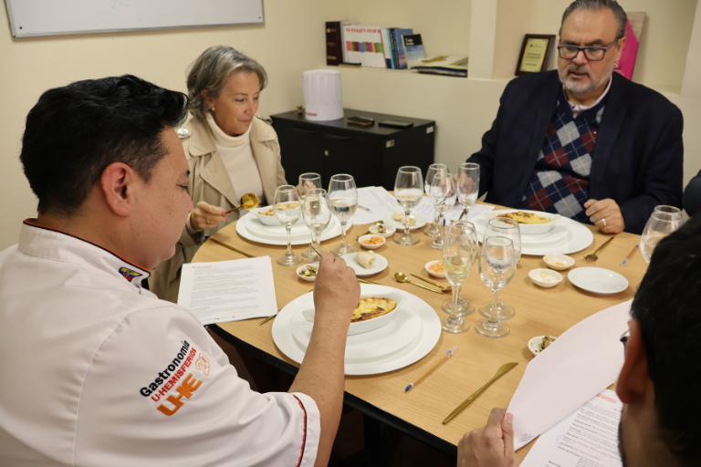banquete libertador gastronomia UHE 7 - Universidad Hemisferios
