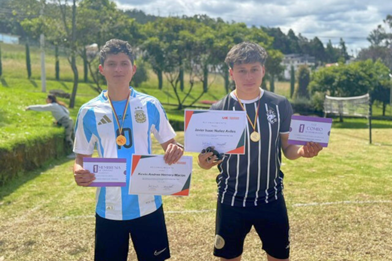 Torneo Fútbol Tennis Universidad Hemisferios La Uhe Vivió Su Primer Torneo Interfacultades De Fútbol Tennis Con Espíritu Deportivo Y Compromiso Estudiantil