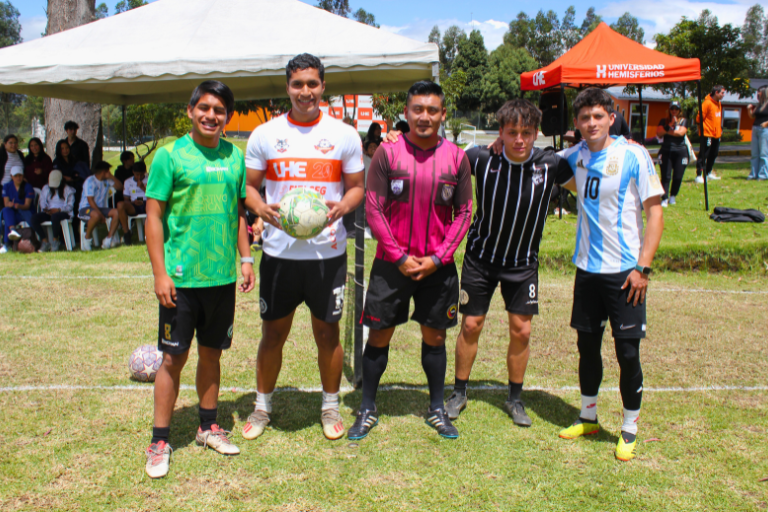 Torneo Fútbol Tennis Universidad Hemisferios La Uhe Vivió Su Primer Torneo Interfacultades De Fútbol Tennis Con Espíritu Deportivo Y Compromiso Estudiantil