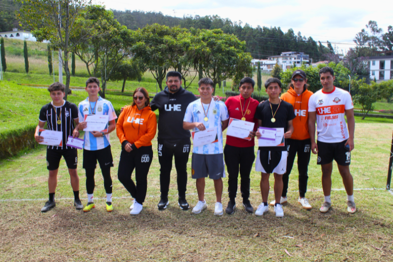 Torneo Fútbol Tennis Universidad Hemisferios La Uhe Vivió Su Primer Torneo Interfacultades De Fútbol Tennis Con Espíritu Deportivo Y Compromiso Estudiantil