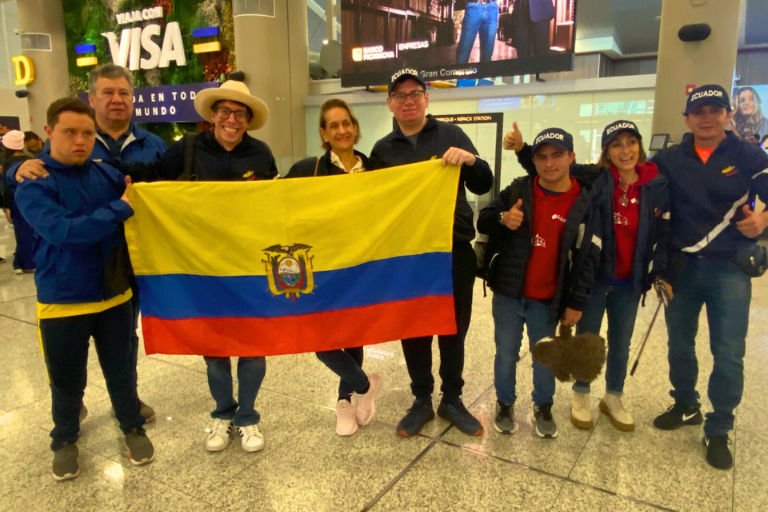 IMÁGENES NOTAS BLOG 3 Universidad Hemisferios Juan Francisco Terán Alumni Uhe Conquista Tres Medallas En Natación En Las Olimpiadas Especiales Fides Compensar 2025