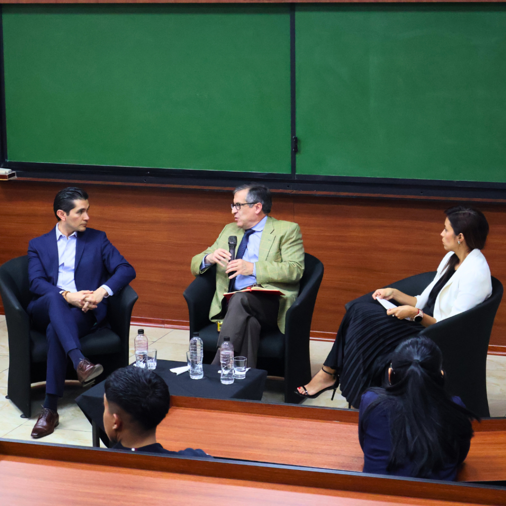 UHE impulsa el análisis jurídico del comercio exterior en foro académico de alto nivel