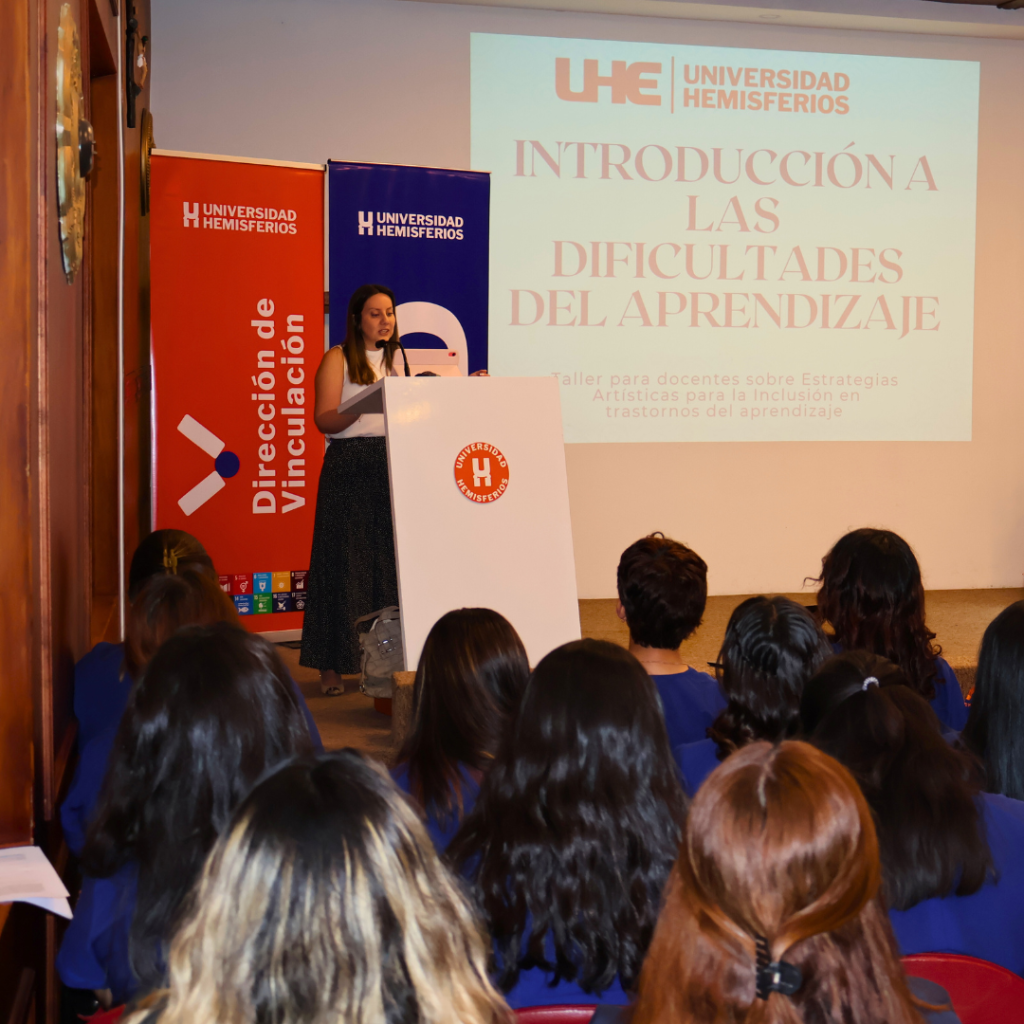 Taller sobre estrategias artísticas para la inclusión reúne a docentes en la UHE