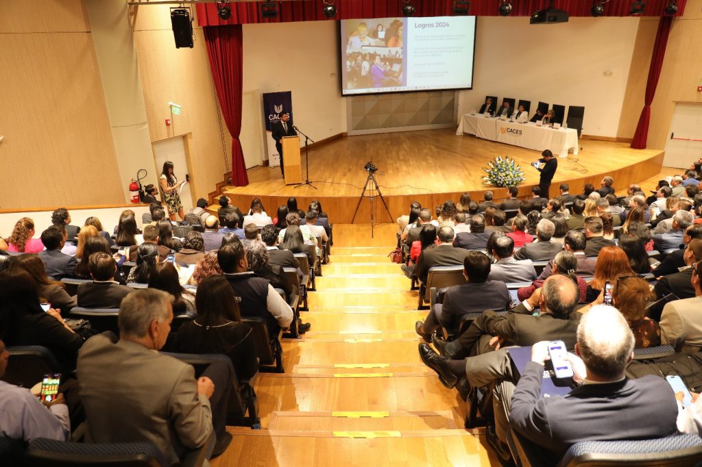 Santiago Andrés León Dávalos Universidad Hemisferios Santiago Andrés León Dávalos