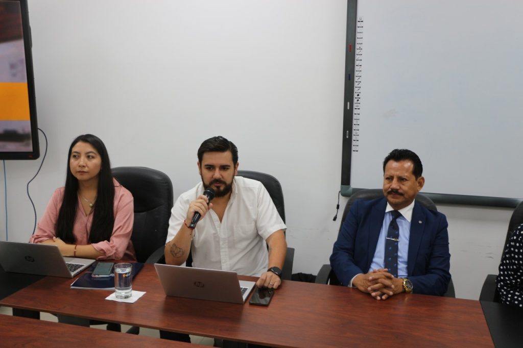 Santiago Andrés León Dávalos Universidad Hemisferios Santiago Andrés León Dávalos
