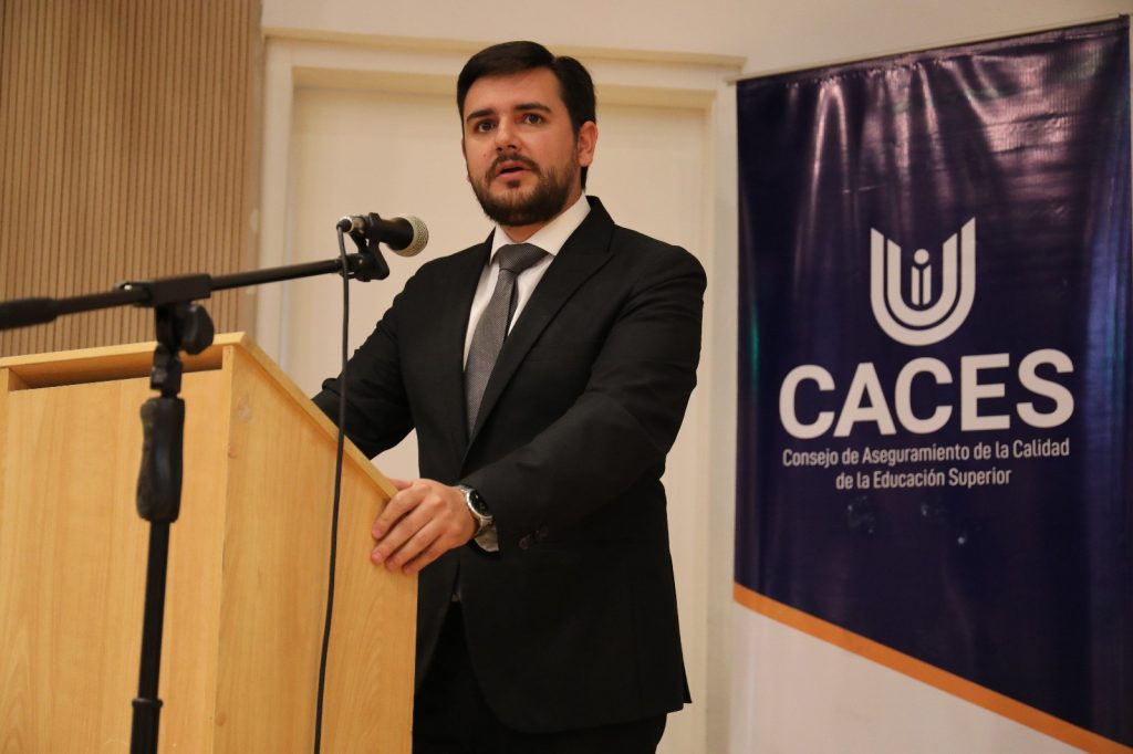 Santiago Andrés León Dávalos Universidad Hemisferios Santiago Andrés León Dávalos la Universidad Fue Un Pilar En Mi Vida Y En Mi Integridad Profesional
