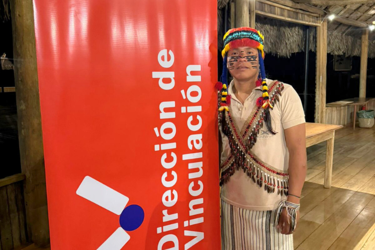 Clases Inglés turístico Universidad Hemisferios La Uhe Impulsa El Desarrollo Comunitario En La Amazonía Con Clases Inglés Turístico Para Jóvenes Indígenas