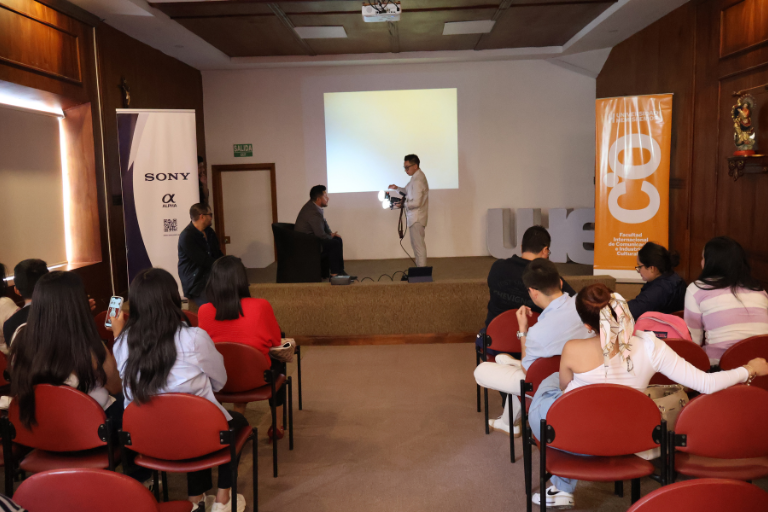 IMÁGENES NOTAS BLOG 11 Universidad Hemisferios La Uhe Impulsa La Excelencia Odontológica Con Innovador Taller De Fotografía Dental