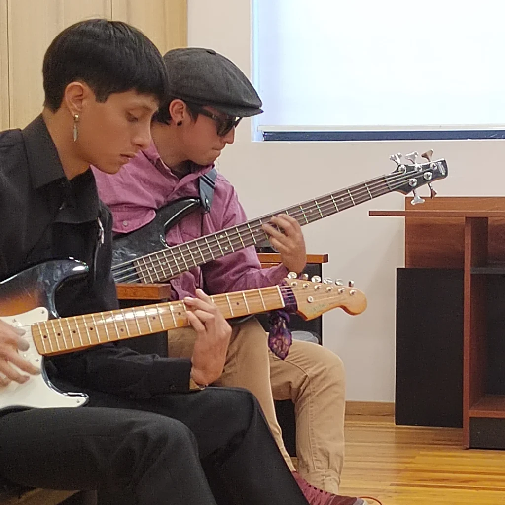 El Ensamble Experimental UHE brilló en el Festival de Música 4 Ríos en Cuenca