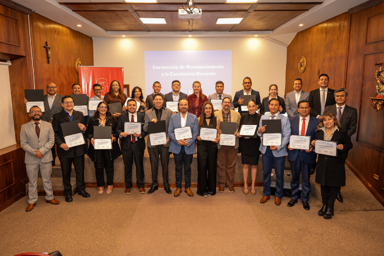 Reconocimiento a profesores Universidad Hemisferios Reconocimiento a Profesores