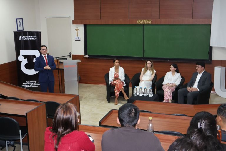 Nuevo Club De Derecho Constitucional