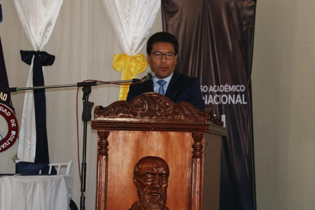 UHE presente en congreso internacional