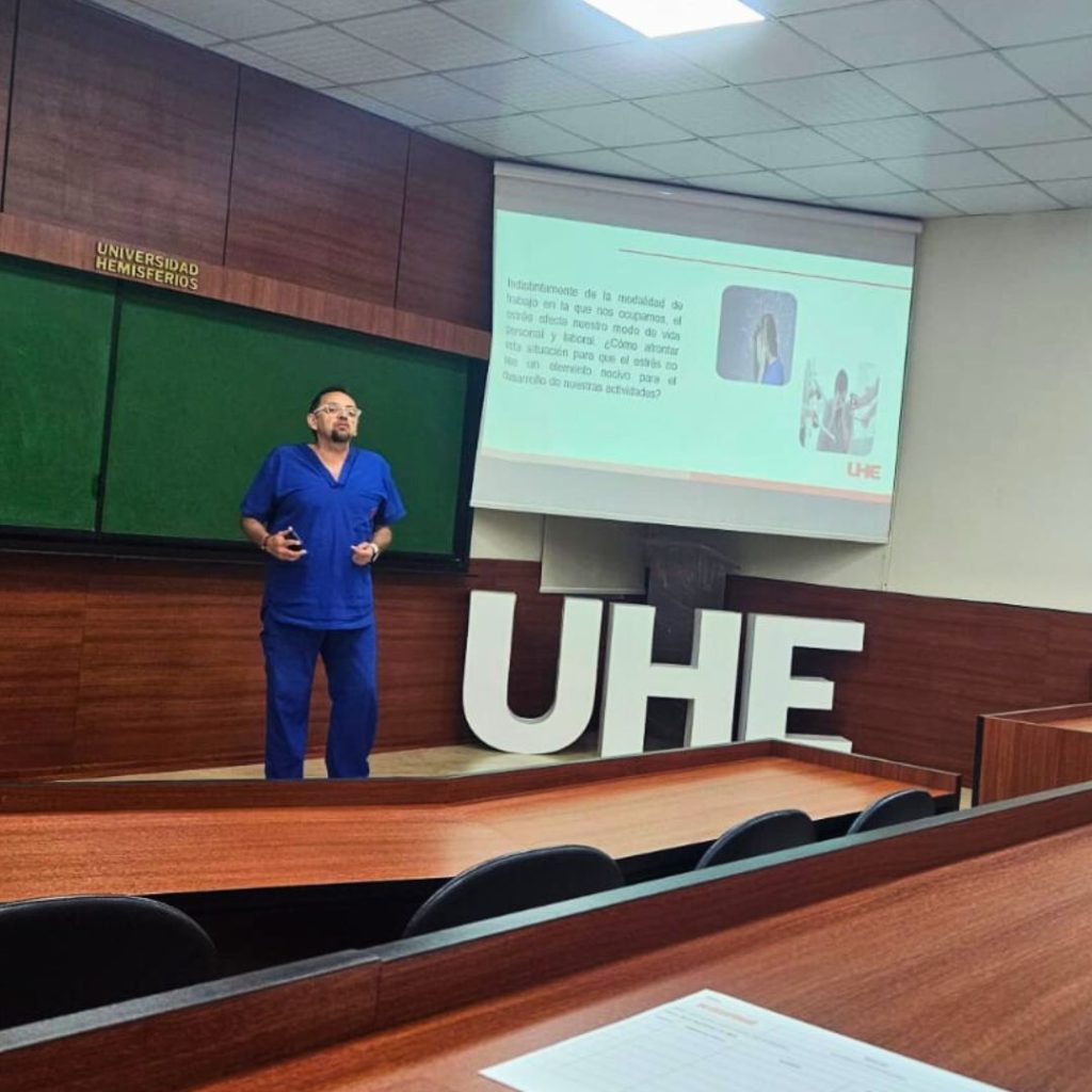 Charla abordó acoso y estrés laboral en la UHE