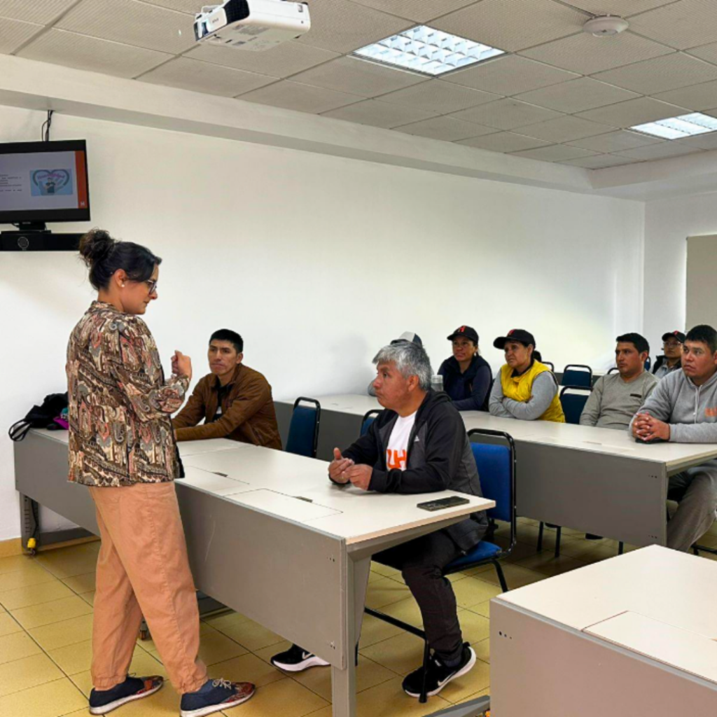 Universidad Hemisferios promueve el valor de la honestidad en su comunidad laboral