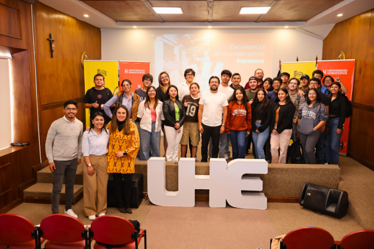 Uhe Impulsa La Educación Financiera Una Charla Para Transformar La Manera De Tomar Decisiones Económicas