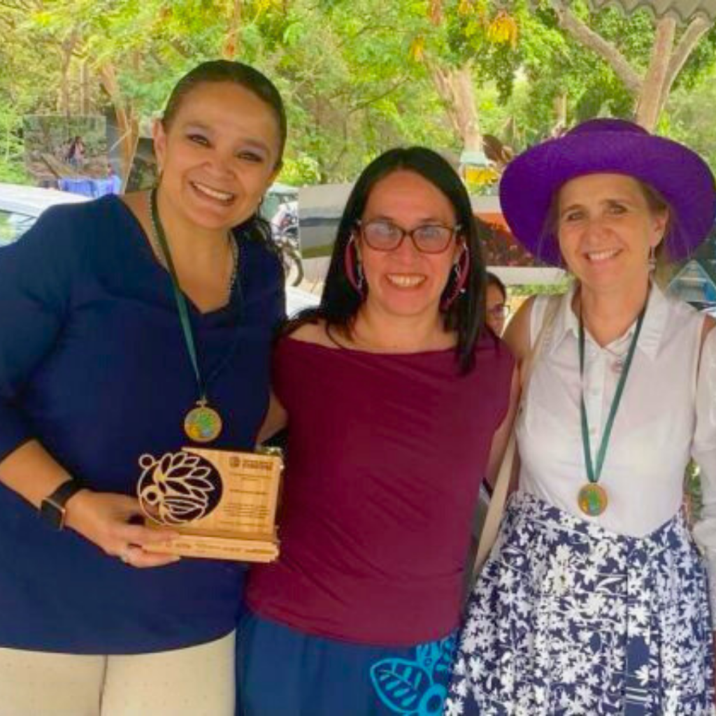 Universidad Hemisferios recibe reconocimiento en Manabí por su acompañamiento académico en el programa internacional EbA LAC