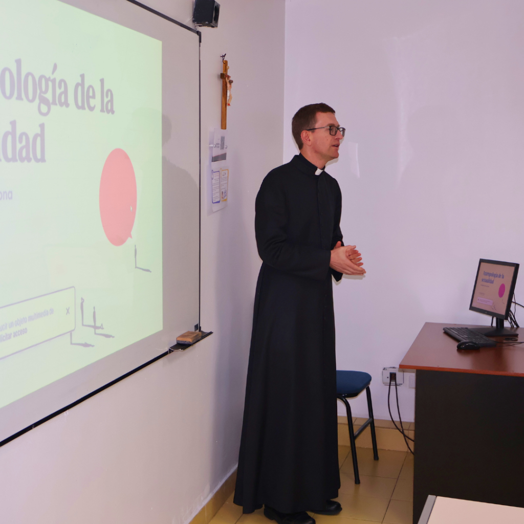 UHE abre un espacio de reflexión con la charla ‘Antropología de la Sexualidad’ para su comunidad universitaria