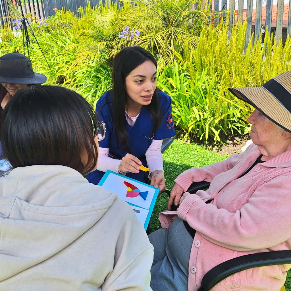 Un gesto que inspira: UHE comparte una jornada especial con adultos mayores