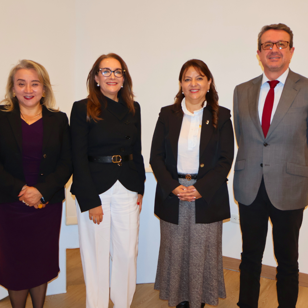 UHE y WIP Ecuador impulsan un diálogo estratégico sobre liderazgo ético y participación femenina en espacios de poder