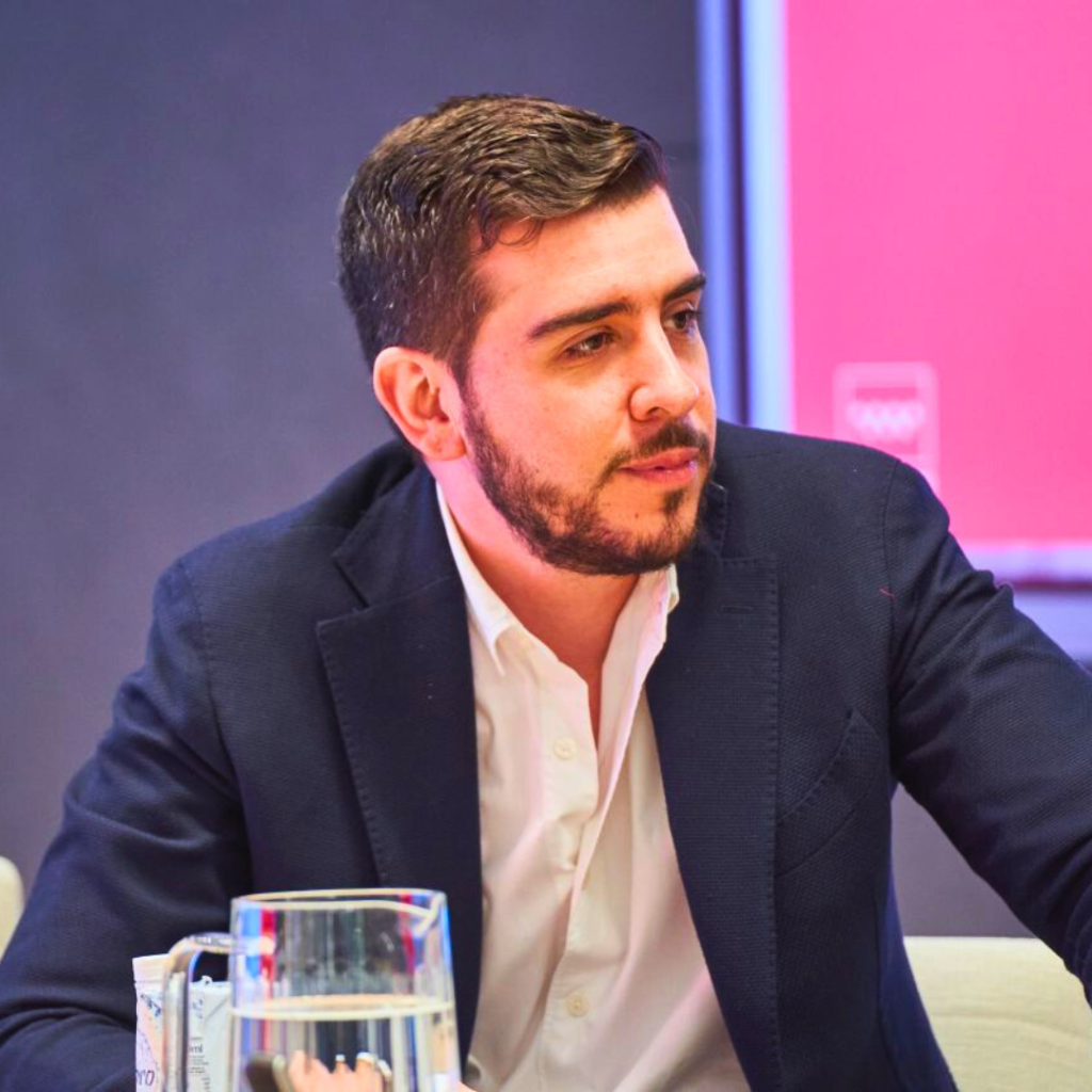 Docente de la Universidad Hemisferios participa en programa internacional de liderazgo en España