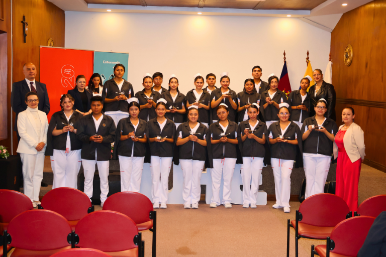 Uhe Realizó La Ii Ceremonia De Imposición De Cofias Y Capas De La Carrera De Enfermería