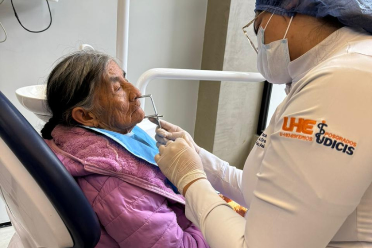 Prótesis Universidad Hemisferios Prótesis Dentales a Adultos Mayores De Cosanga Para Fortalecer Su Calidad De Vida