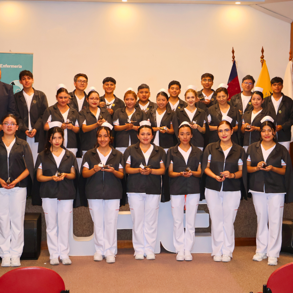 UHE realizó la II Ceremonia de Imposición de Cofias y Capas de la Carrera de Enfermería