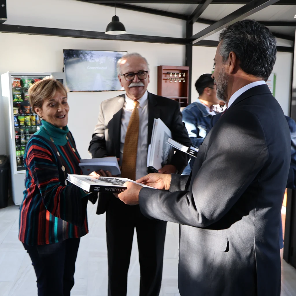 Asociación de Amigos UHE Universidad Hemisferios Asociación De Amigos Uhe