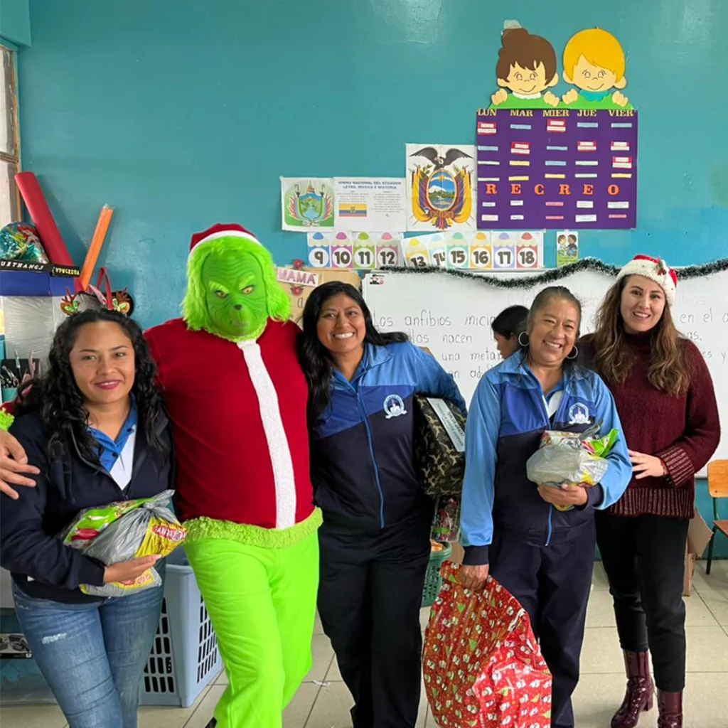 Uhe Llevó a Cabo Un Agasajo Navideño Para La Comunidad De Cosanga