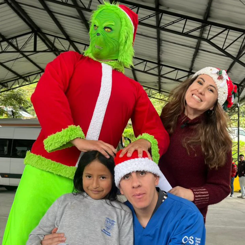 Uhe Llevó a Cabo Un Agasajo Navideño Para La Comunidad De Cosanga