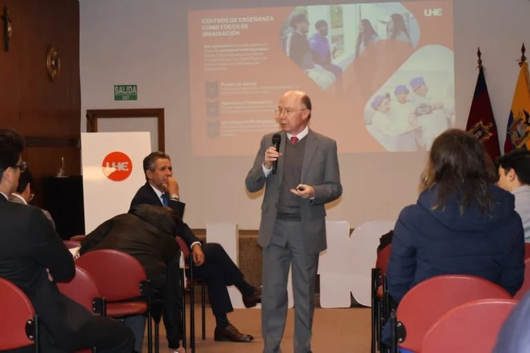 WhatsApp Image 20260129 at 102909 AM Universidad Hemisferios La Universidad Hemisferios Impulsa Un Liderazgo Universitario Con Sentido Humano a Través De Su Curso De Formación Para Directivos