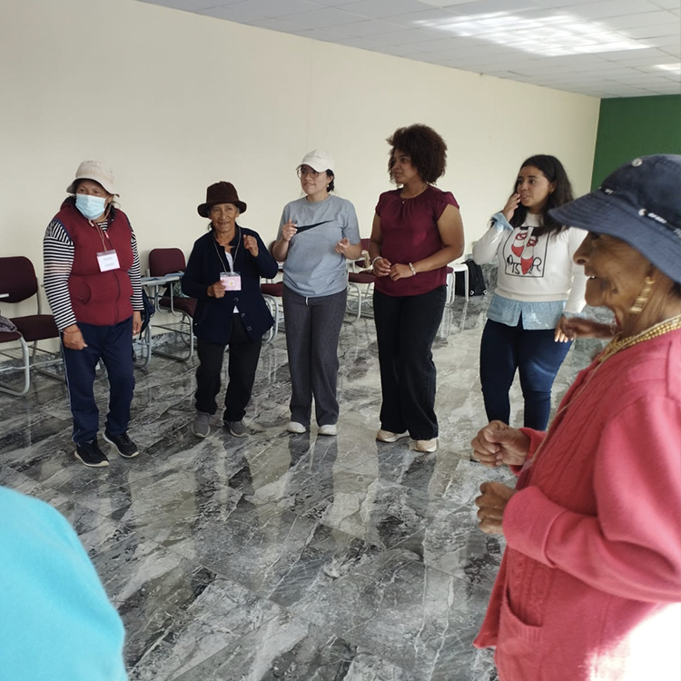 Estudiantes de la UHE impulsan la alfabetización y el bienestar en la Comuna de Oyacoto