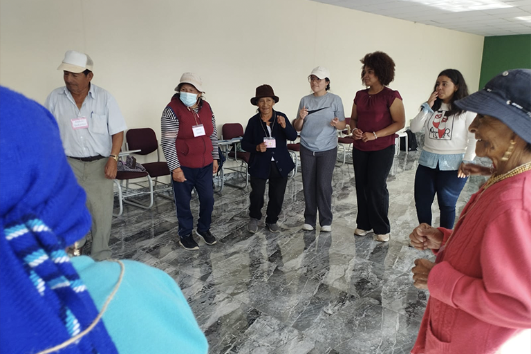 Estudiantes de la UHE impulsan la alfabetización y el bienestar en la Comuna de Oyacoto