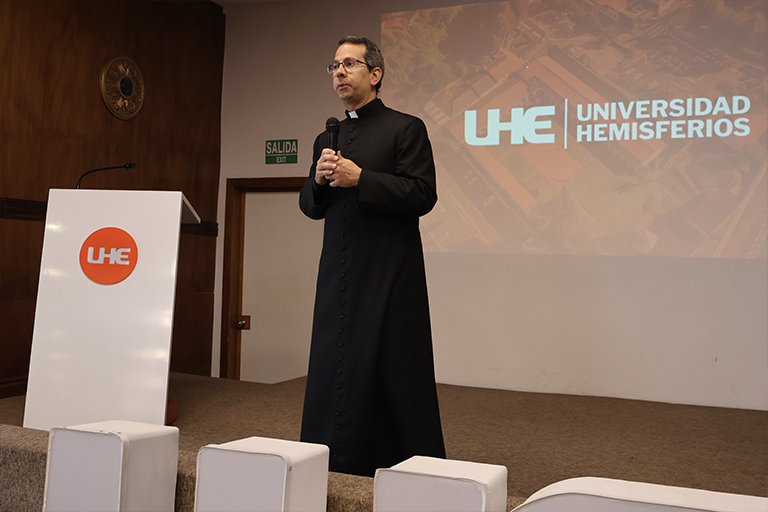 Fortaleciendo nuestra esencia: Encuentro de formación con el Padre Jorge Mario Jaramillo