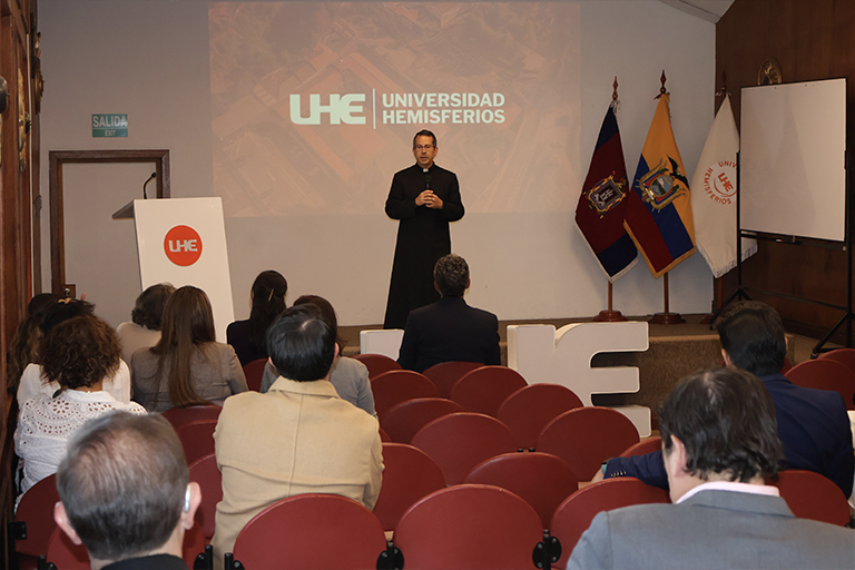 Fortaleciendo nuestra esencia: Encuentro de formación con el Padre Jorge Mario Jaramillo