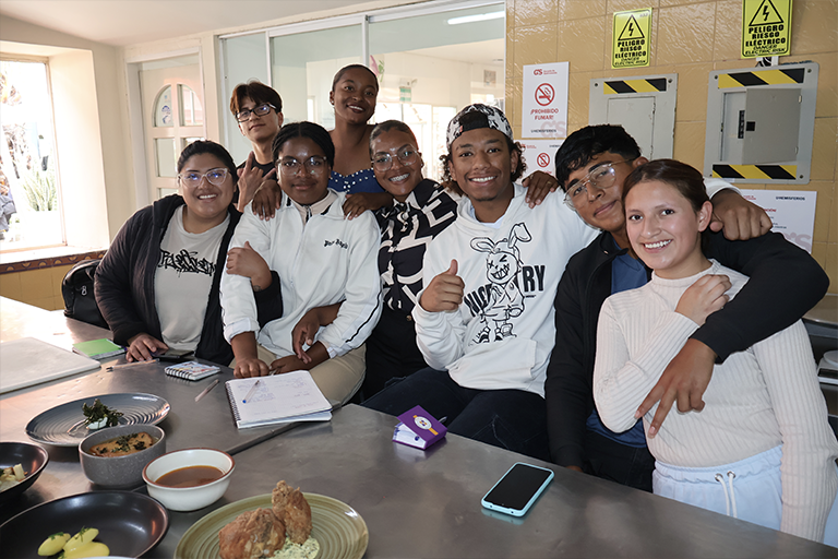 UHemisferios y Fundación Sembrar transforman vidas a través de la alta cocina con el Chef Juan Sebastián Pérez