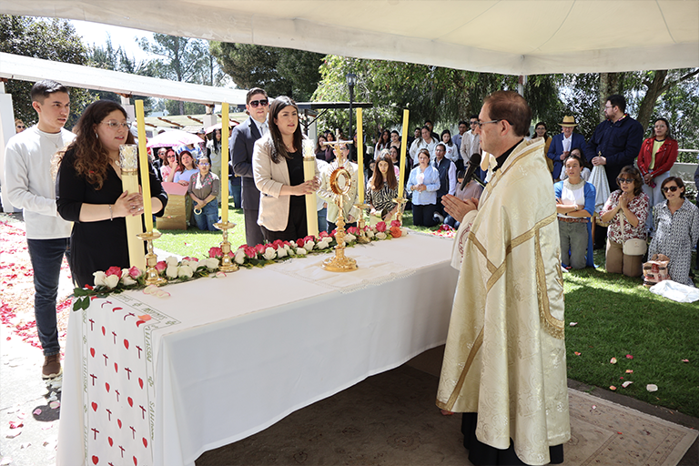 La Universidad Hemisferios celebró el Corpus Christi con una jornada de fe y comunidad