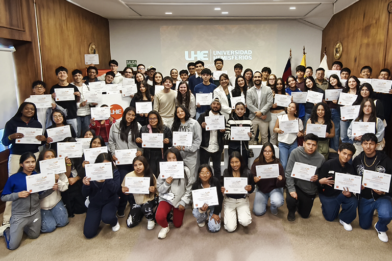 Universidad Hemisferios impulsó el liderazgo de jóvenes en LíderLab Verano 2026